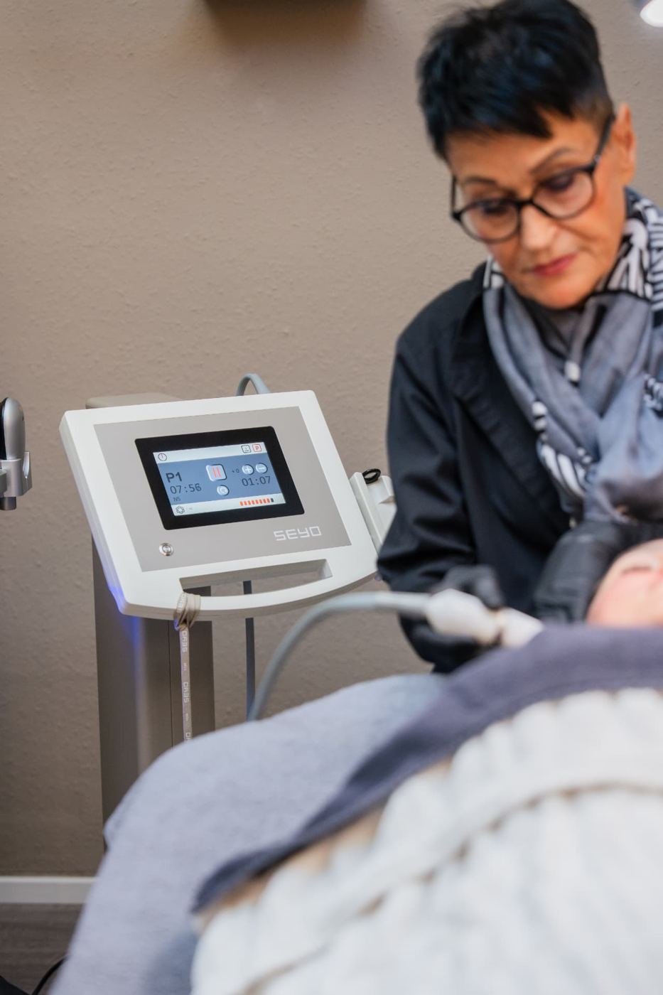 TDA-Behandlung mit dem SEYO-Gerät bei hautnah.kosmos